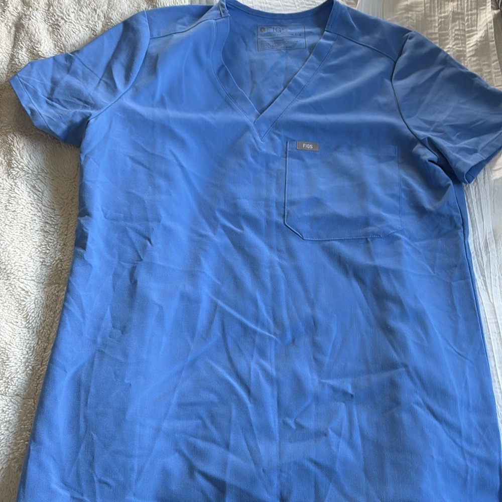 Figs scrub top